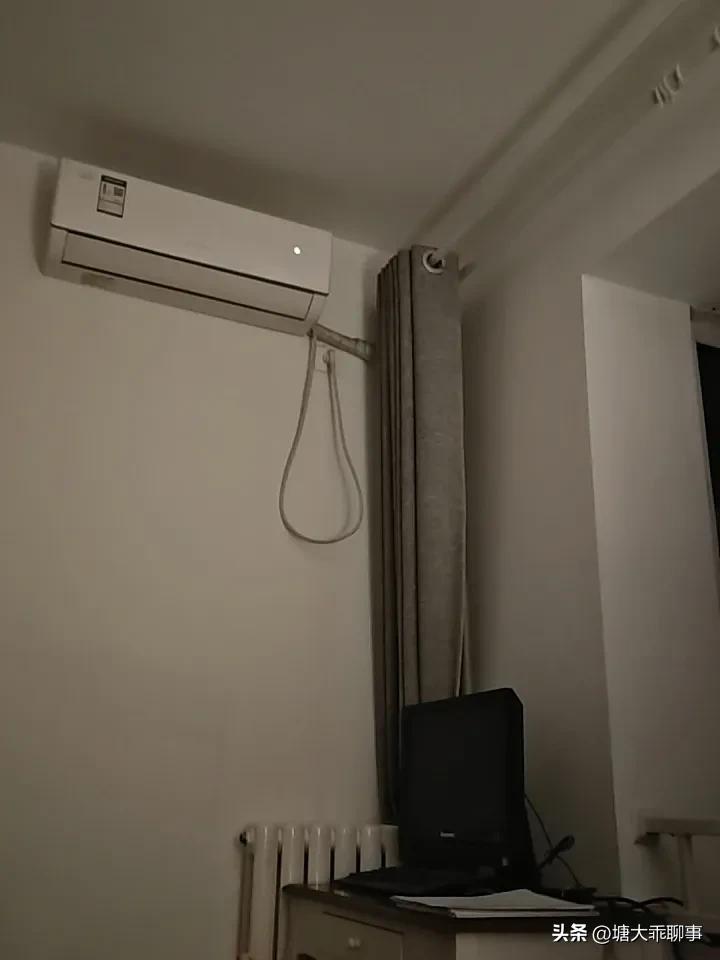 今天摔坏了手机
我坐在妹妹车上去办事
办事很顺利
但忙了一天
太累了
我手机放在