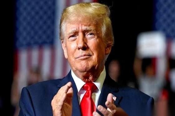 美伊谈判桌上，杯子还没凉透，人已经走了。特朗普这头刚挂断电话，下一秒，一道总统令