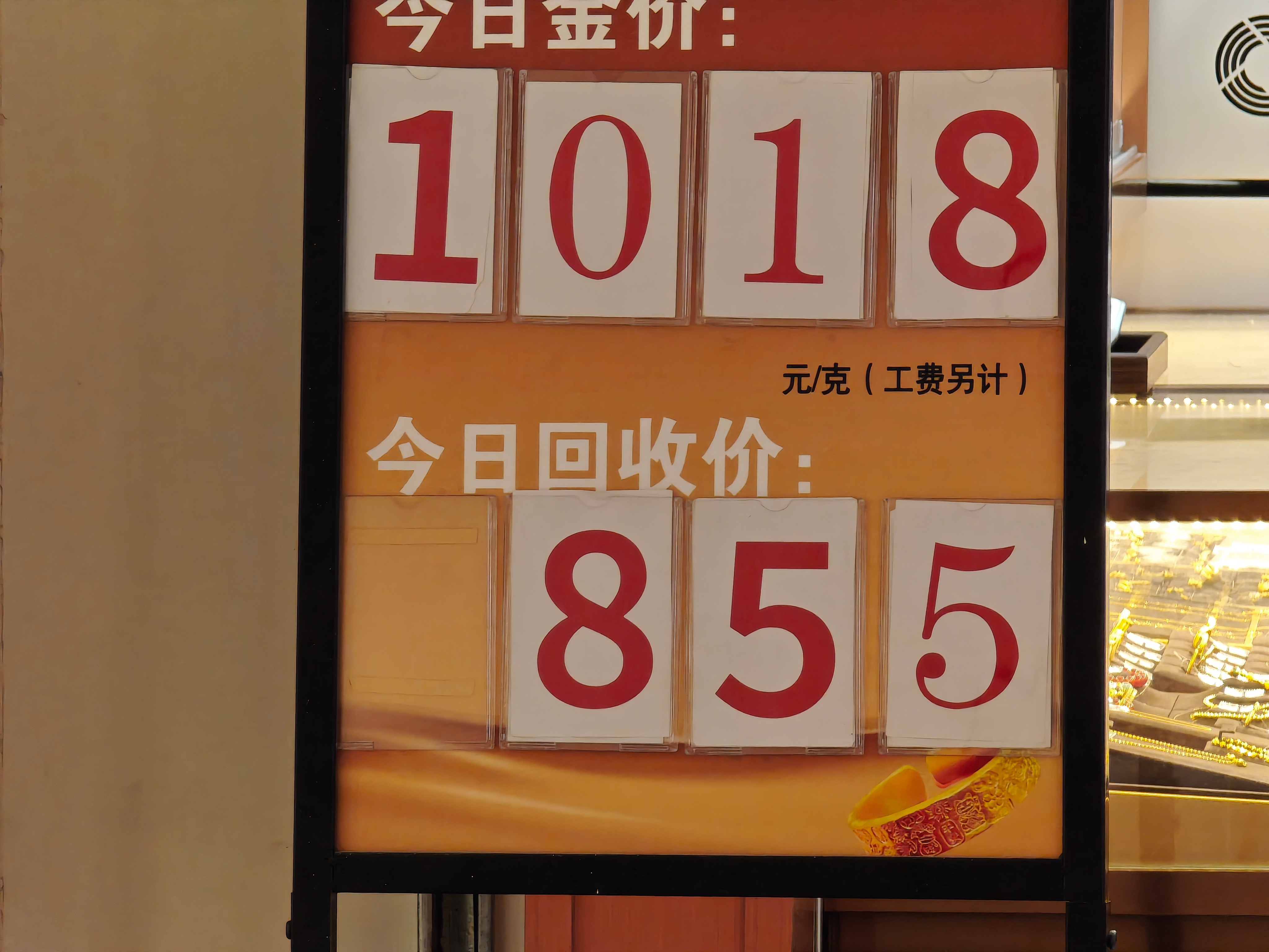 在批性感博主转战车评，哼，几年前还刷到过更狠更露的呢，前几个月不还有在车内和车顶
