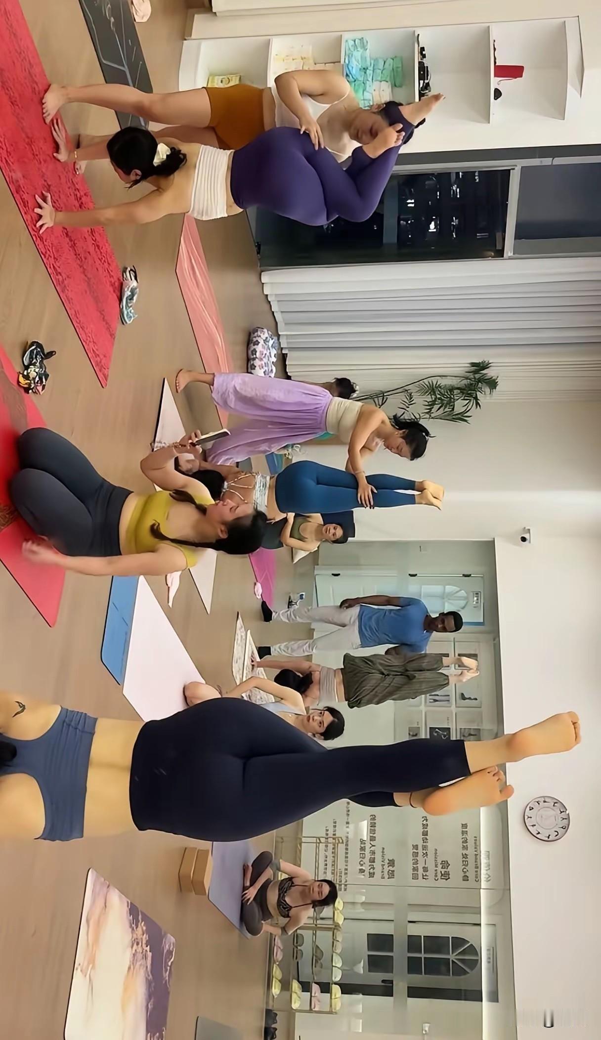 黑人等印度裔摇身成教练？合规吗

小编发现，近期部分城市爆出印度裔和黑人成为瑜伽