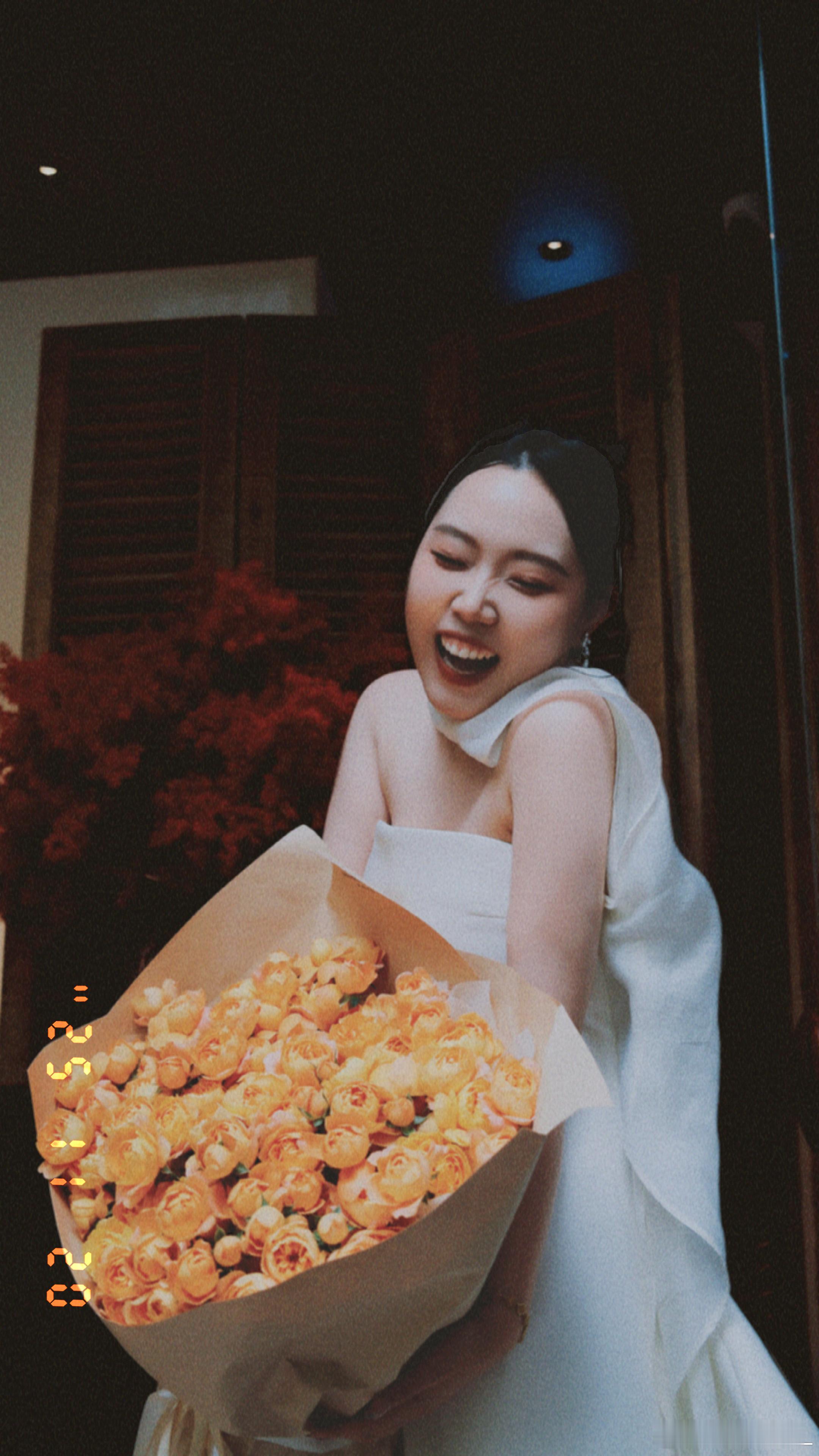 封面很纠结的一期（都很喜欢～我记得那天被围观 被祝福 被记录 笑的很开心风很大把