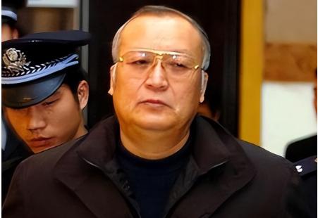 美国榨干了中国外逃贪官身上的油水，将具具干尸退给中国，门都没有。如果美国执意要将