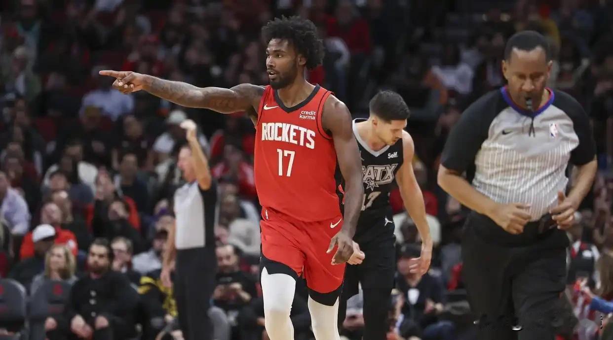 火箭锋线悍将终回归！伊森伤缺14场后今日复出。
他将在火箭背靠背客战国王的比赛中