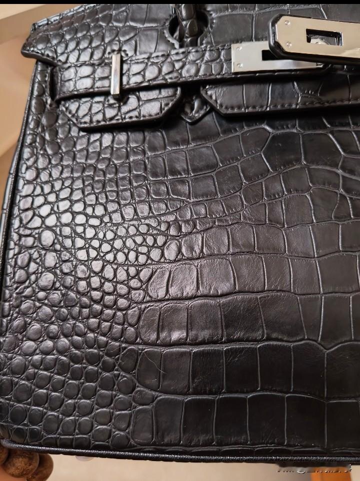 这是真鳄鱼还是压纹啊
鳄鱼皮 稀有皮包包