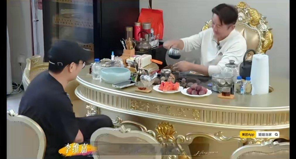 人间观察 。。。。。我了个去，我就问问，谁家会用这种主贵客卑到这种程度的土鳖茶桌