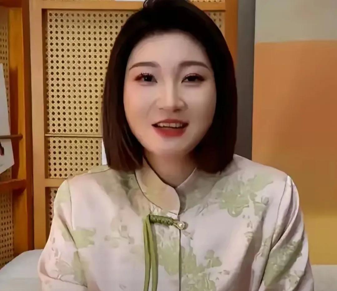今天全网最开心的人，

估计是王暖暖了吧。

历经6年，不仅成功离婚，而且还获得