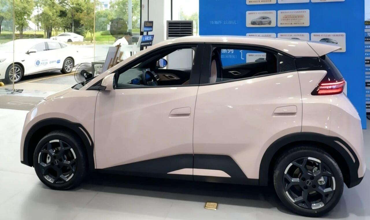 今日推荐2025款比亚迪海鸥迎来大下调，此刻只要6.98万就能开走目前，2025