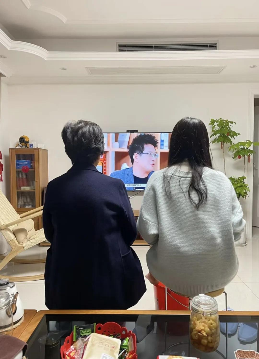 儿媳妇硬气的说，妈帮我带孩子我需要你做到以下的条件：
1，平时家里的日常开销，都