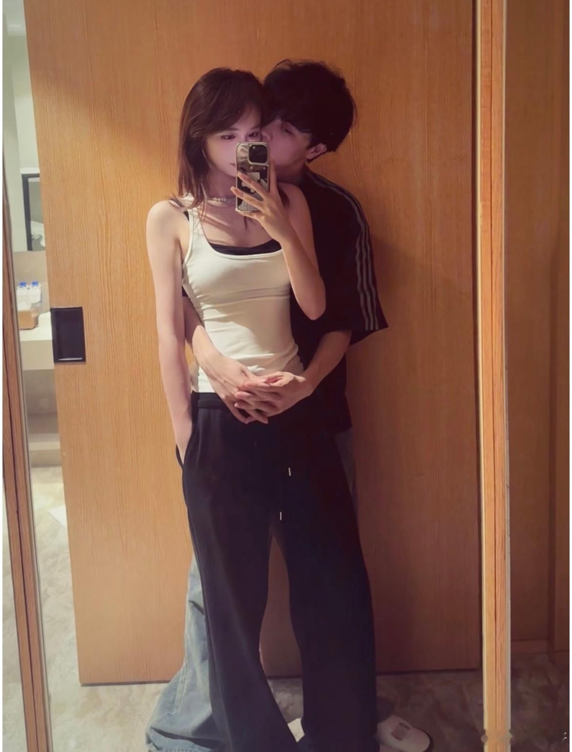 和身边的女孩在一起十三年啦 ​​​
