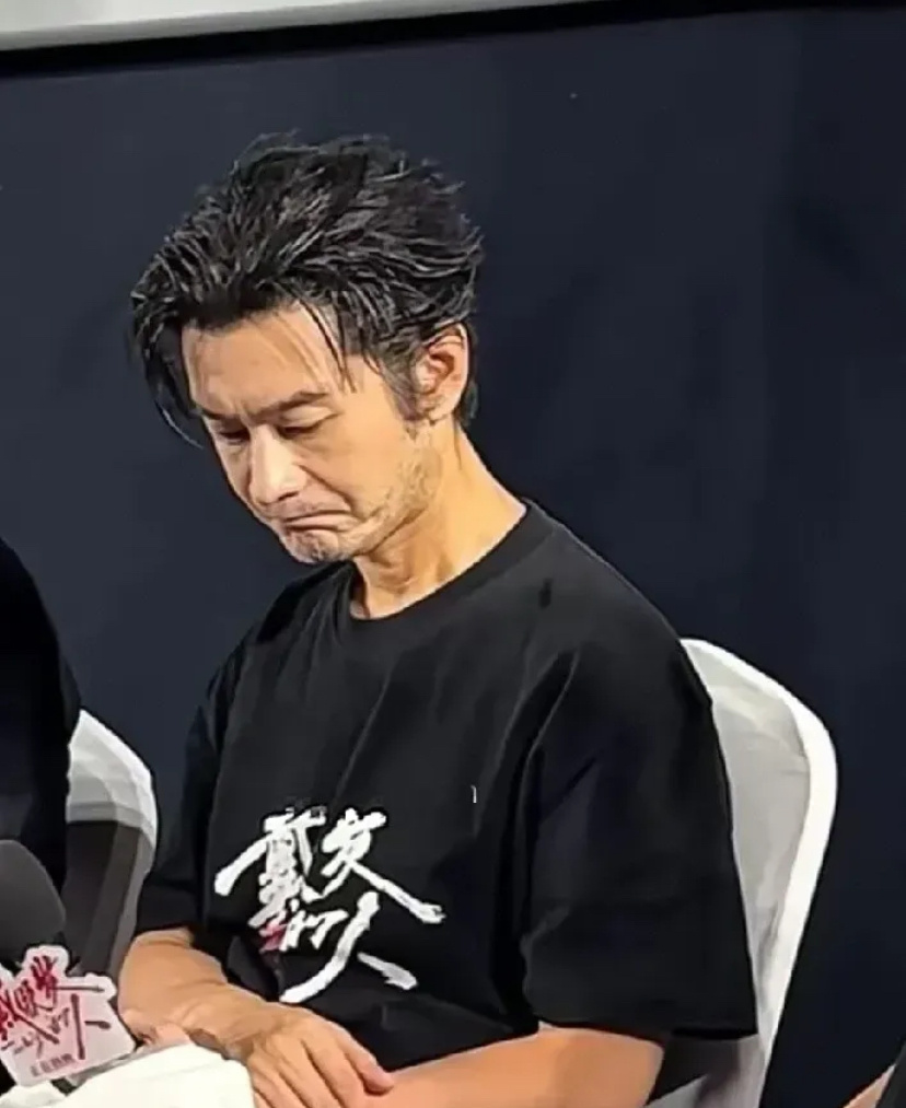 史上最失败的投资耗费1个亿上映4天不到367万《戴假发的人》生不逢时晓明哥深鞠躬