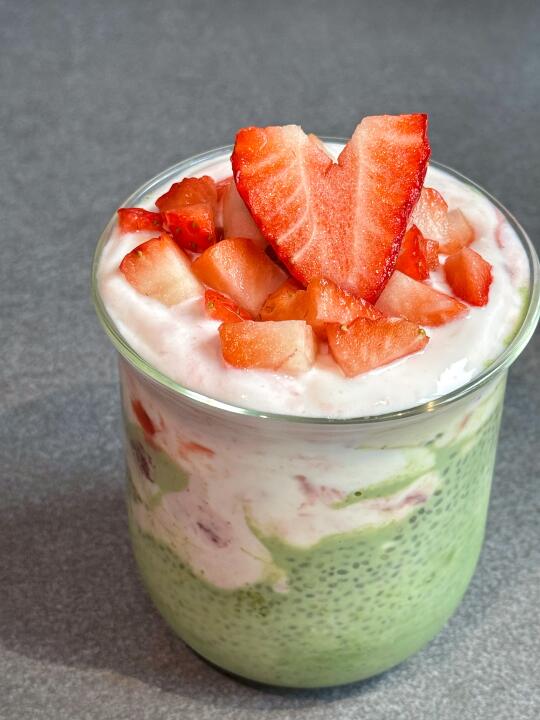 减脂早餐🍃抹茶草莓奇亚籽布丁杯🍓🥄附教程