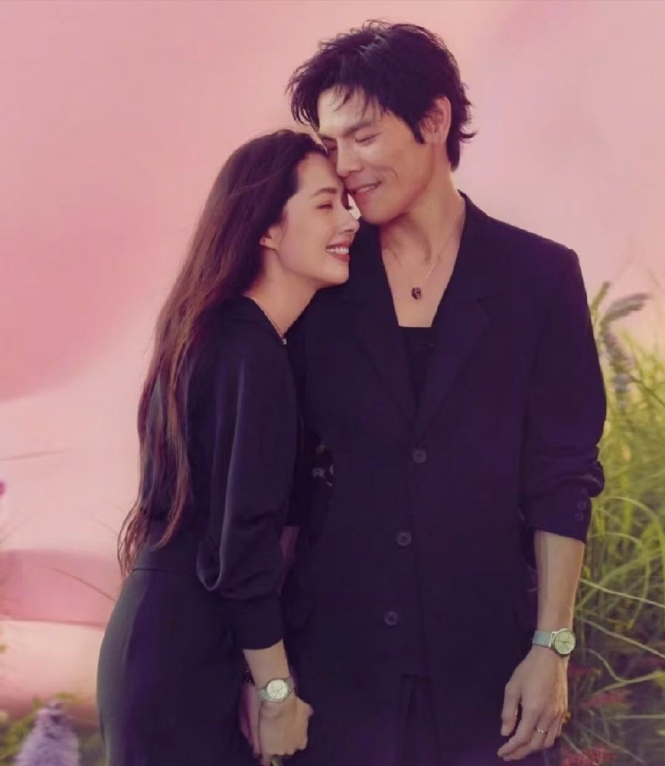 向佐为热度和钱哄郭碧婷上综艺这词条带的！我怎么看他这次采访讲话很有条理，逻辑清晰