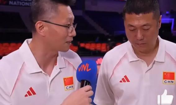 中国女排输给多米尼加后，主教练赵勇的执教能力再次被架上风口浪尖！
 
世界女排联