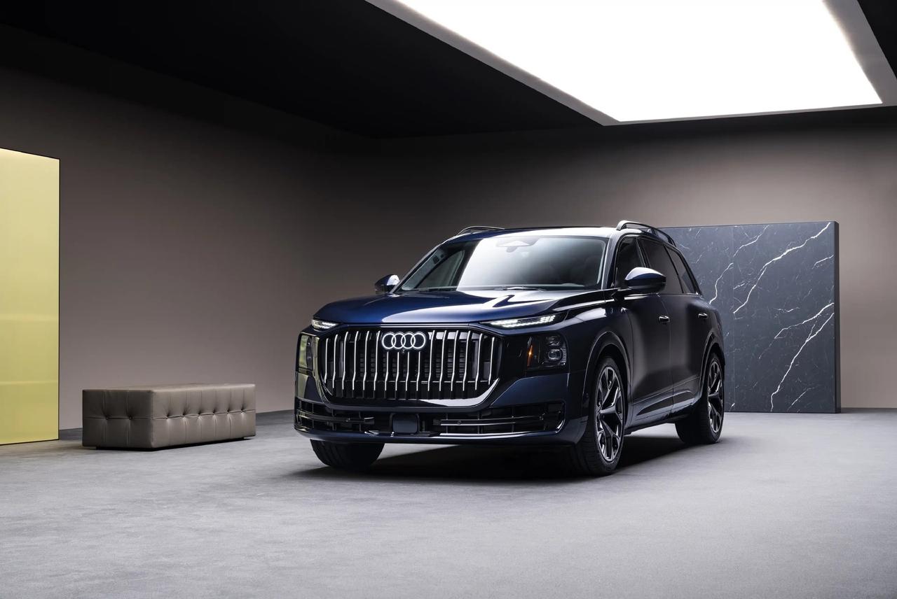 奥迪Q9来了，车长超5.3米/中控台三块屏
燃油 大型SUV
车长5.31米，轴