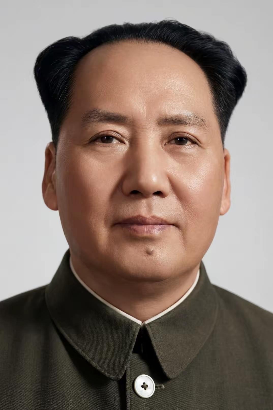 我怀着崇敬的心情，瞻仰了毛主席的真实面貌，进门给他老人家三鞠躬，出门给他老人家敬