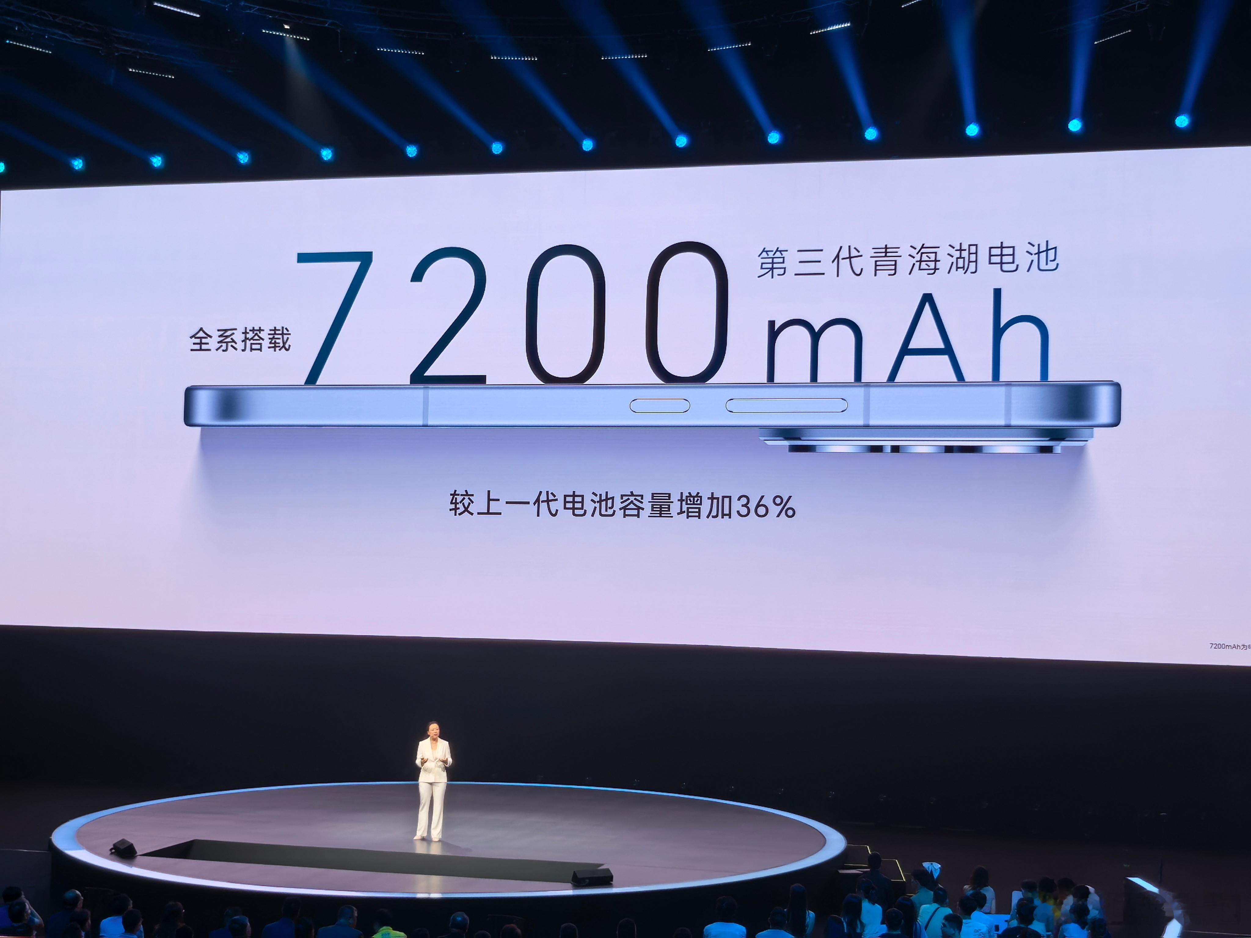 荣耀400可以哟，小屏身体里塞进了7200毫安时第三代青海湖大电池，这都是对机身