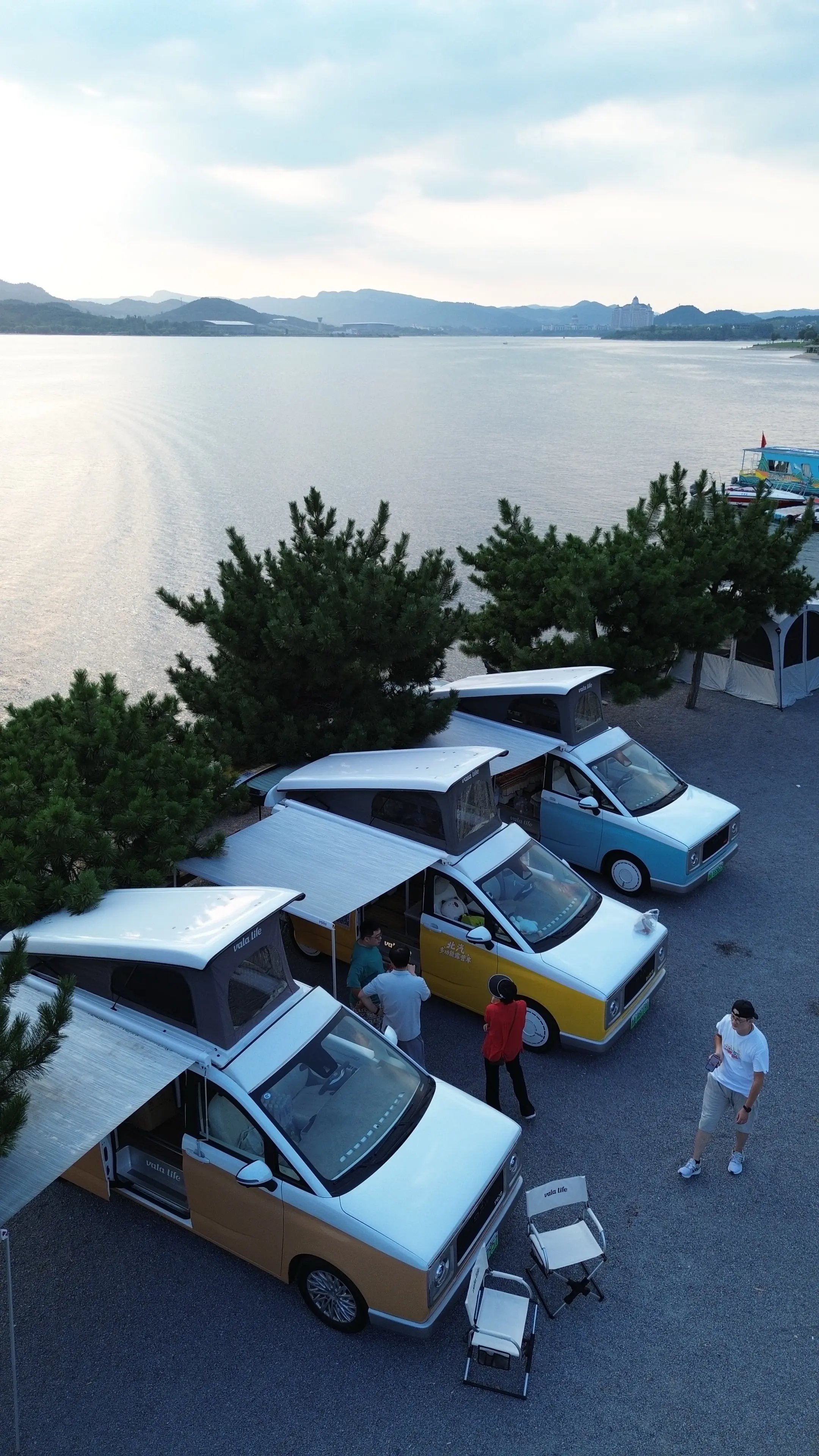 就这样，与山水为伴。