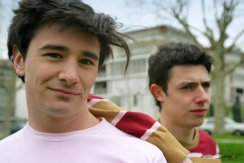 笑喷了！俩逗比朋友借钱对话，最后一个回复绝了！

朋友A：哈喽，在不？
朋友B：