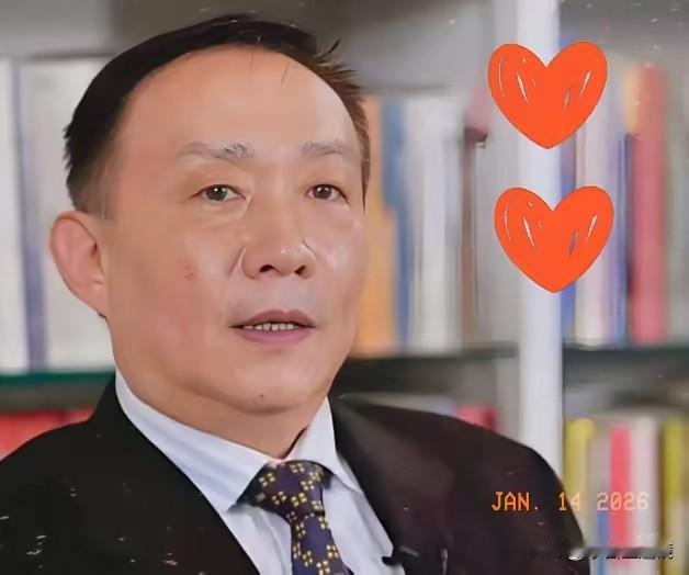 卢麒元这回算是把天窗给捅亮了。
听着刺耳，但理儿说得真透彻。
  ​老婆孩子都在