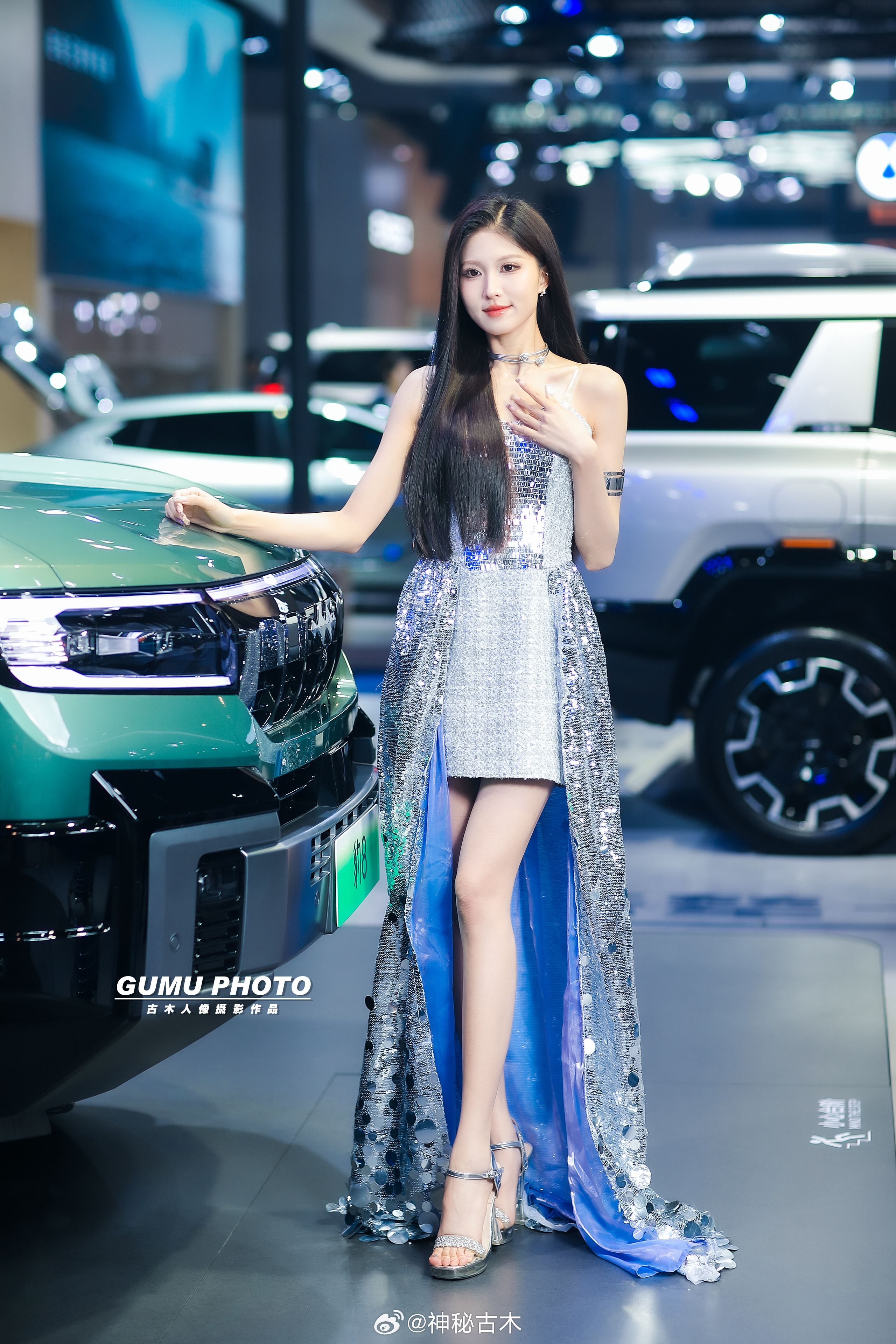 2025重庆汽车消费节方程豹展台模特小姐姐 2025重庆汽车消费节 