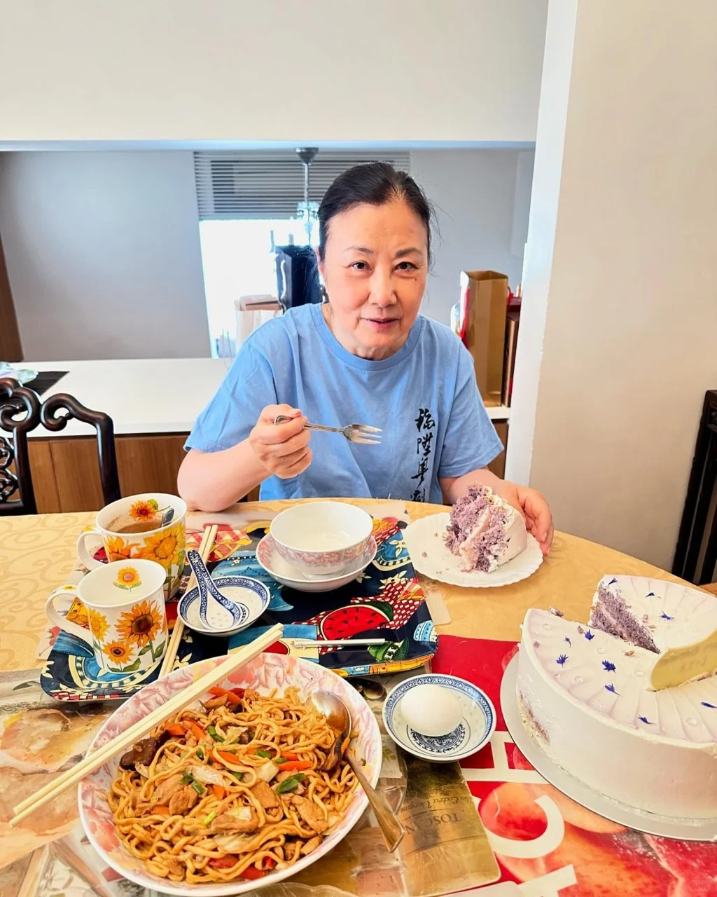 汪明荃获后辈请吃饭！戴8千块爱马仕围巾好富贵 	 77岁汪明荃向来是圈...