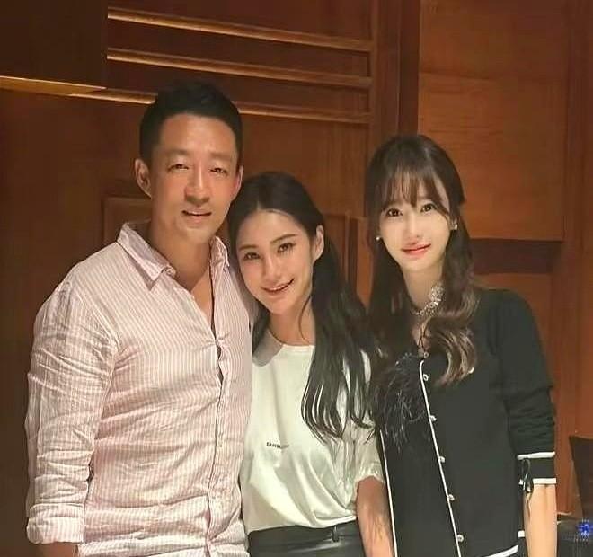 汪小菲酒后直播翻车，竟被老婆马筱梅当场怼到哑火。
昔日那个在汪小菲身后默默忍受指