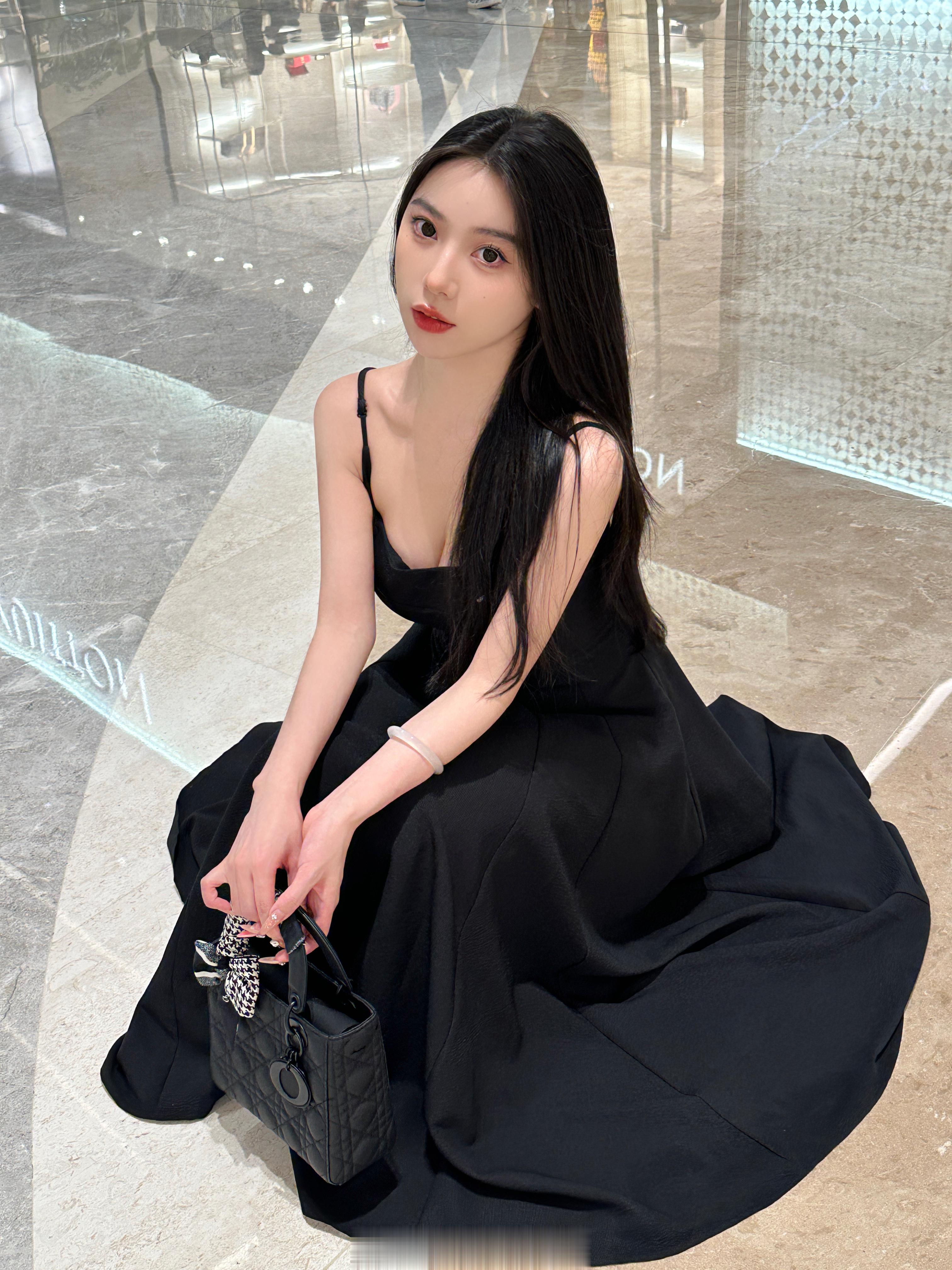 从不为付出的真心感到后悔 怎么想都是失去它的人更亏  ​​​