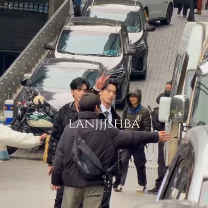 宝宝王鹤棣宇宙闪烁请注意