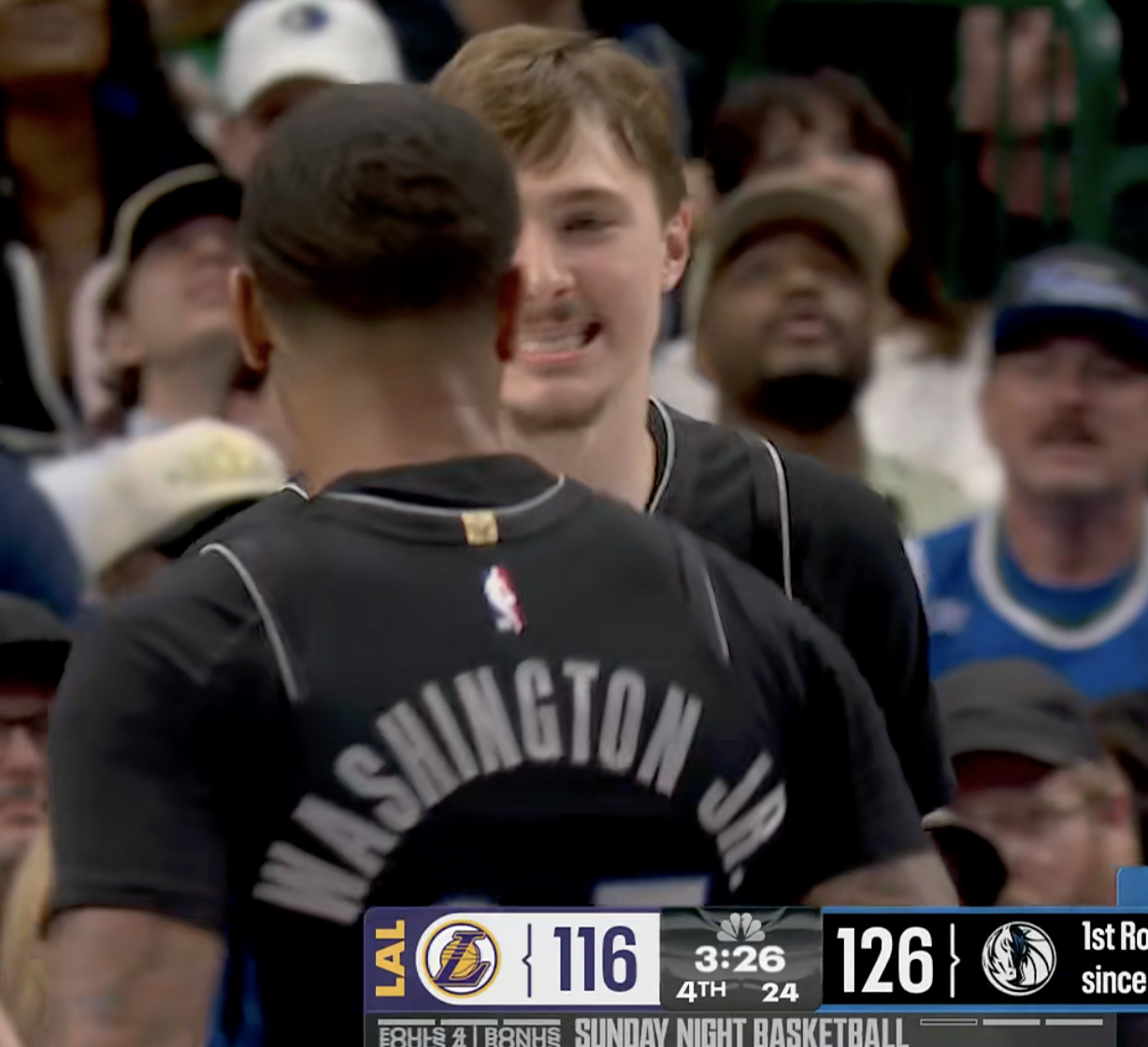 暂停了，湖人落后10分，最后3分26秒 