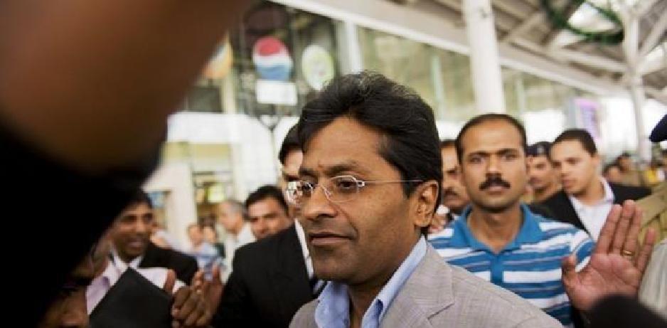 就在刚刚。
 
美国移民局突然宣布了，对H-1B工作签证的抽选方式和收费进行调整