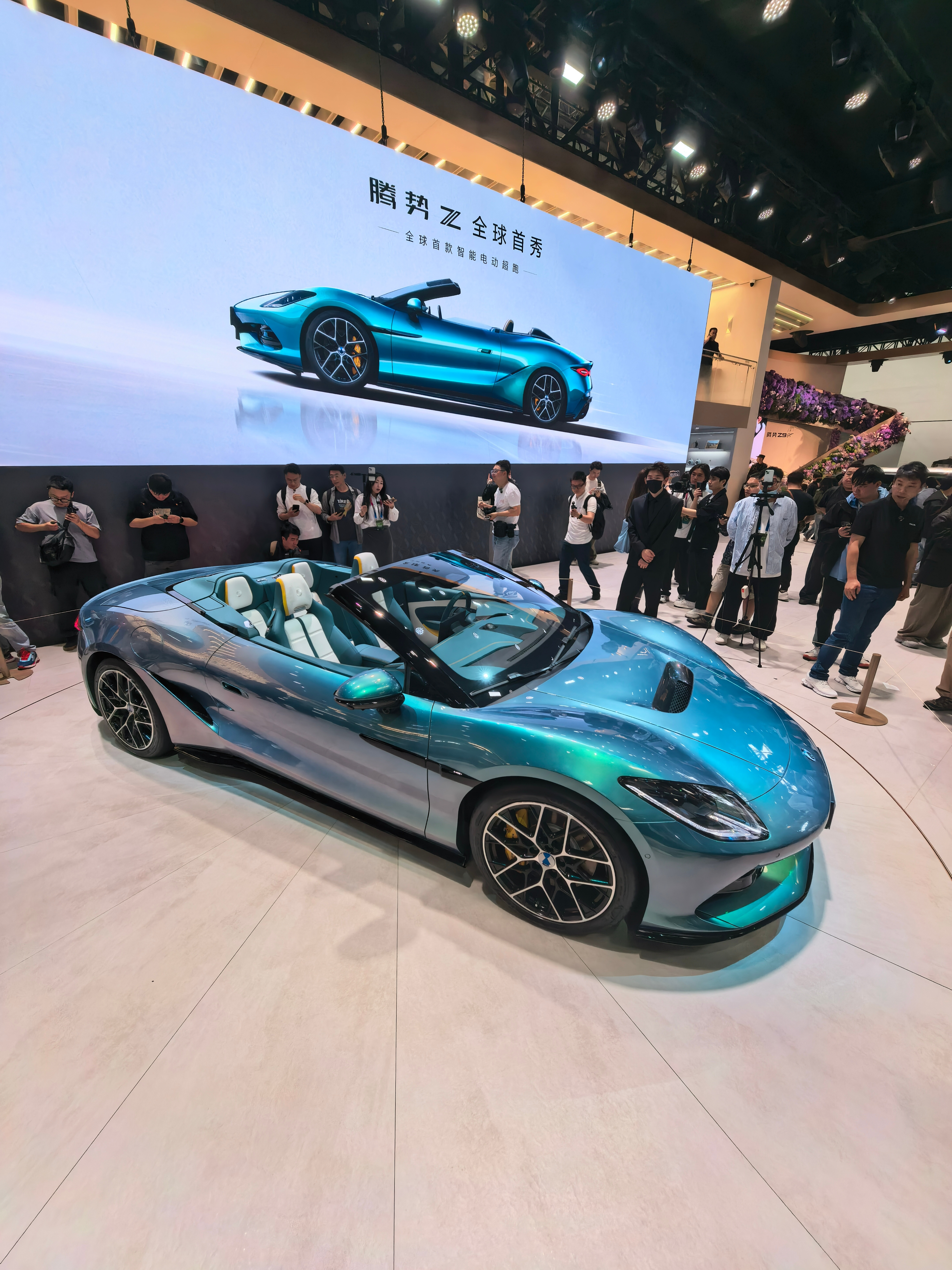 腾势 Z 实车造型很协调零百 2 秒内，真风道，云辇-M 磁流变悬架其实普通腾势