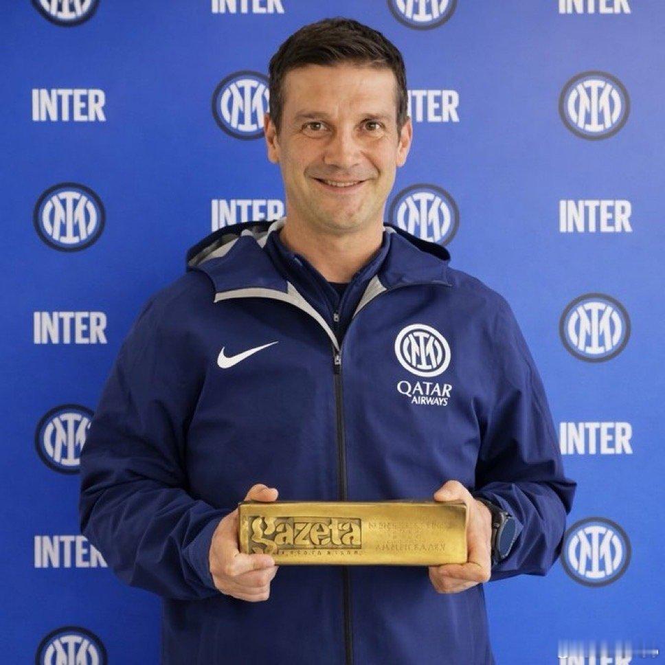 米兰体育报：齐沃昨天前往了俱乐部总部与橡树资本的高管进行了会面 会议重点讨论了球