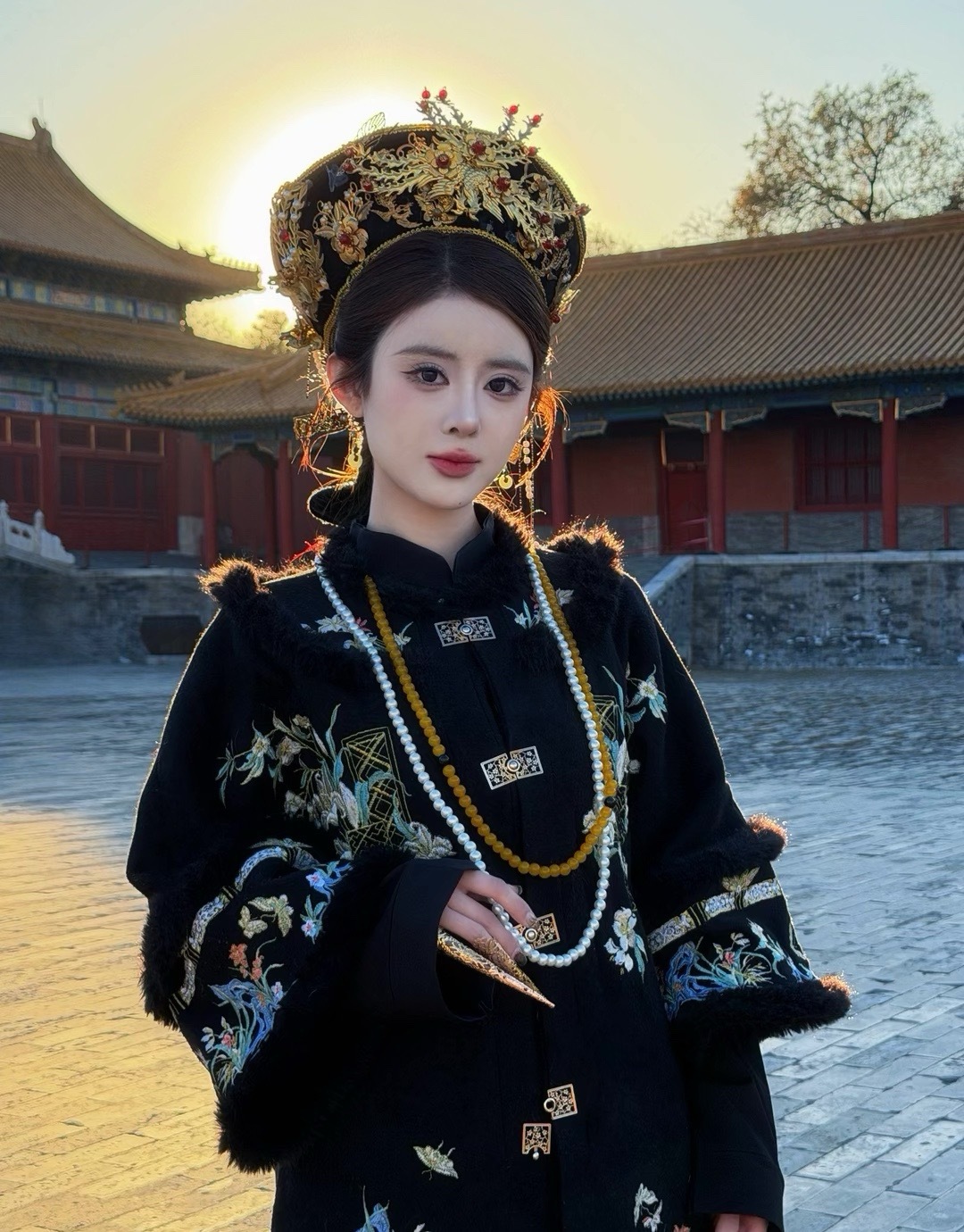 腿腿：红墙黄瓦紫禁城、六百年华岁月凝。 