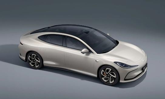 日前，智己L6 Max长续航欧版上市，售价24.69万元。外观方面，智己L6延续