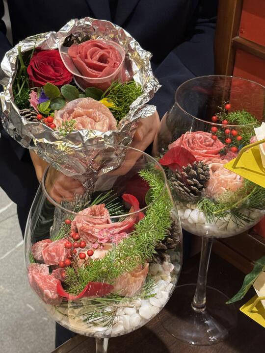 南京真是大城市啊！红酒杯玫瑰花烤肉……