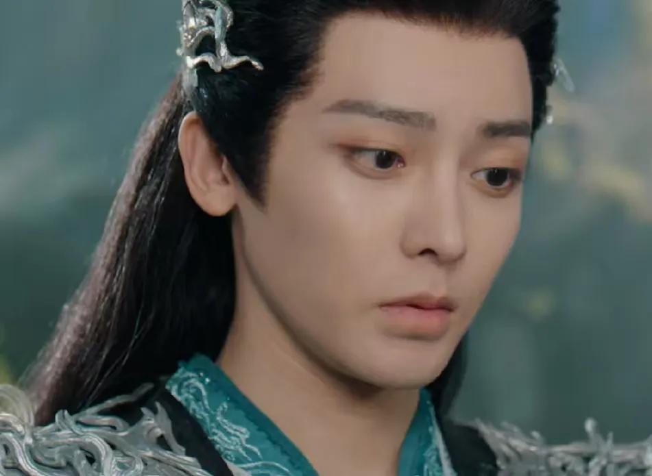 侯明昊到现在也没有大火，最重要的原因还是演技不过硬啊，这几年侯明昊的资源是很好的