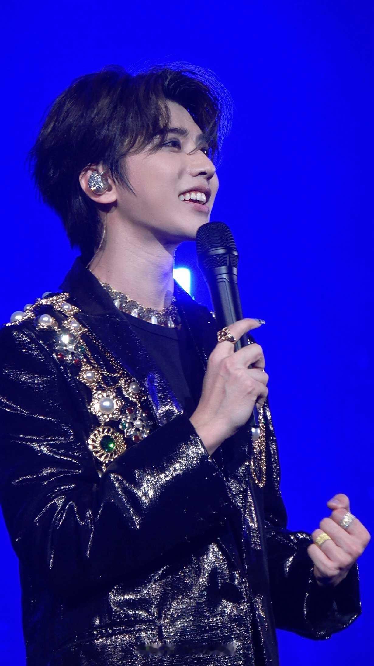 “好乖啊～～～”有多乖蔡徐坤 ｜蔡徐坤签售会