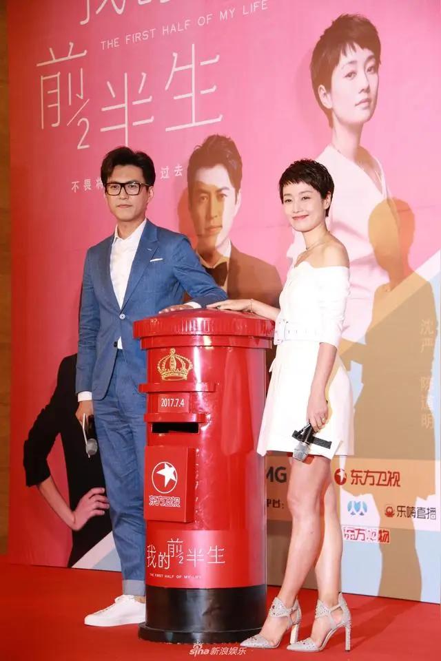 马伊琍实力顶尖，处事清醒强悍，是当代女性独立的标杆。
马伊琍是内地演绎圈非常特殊