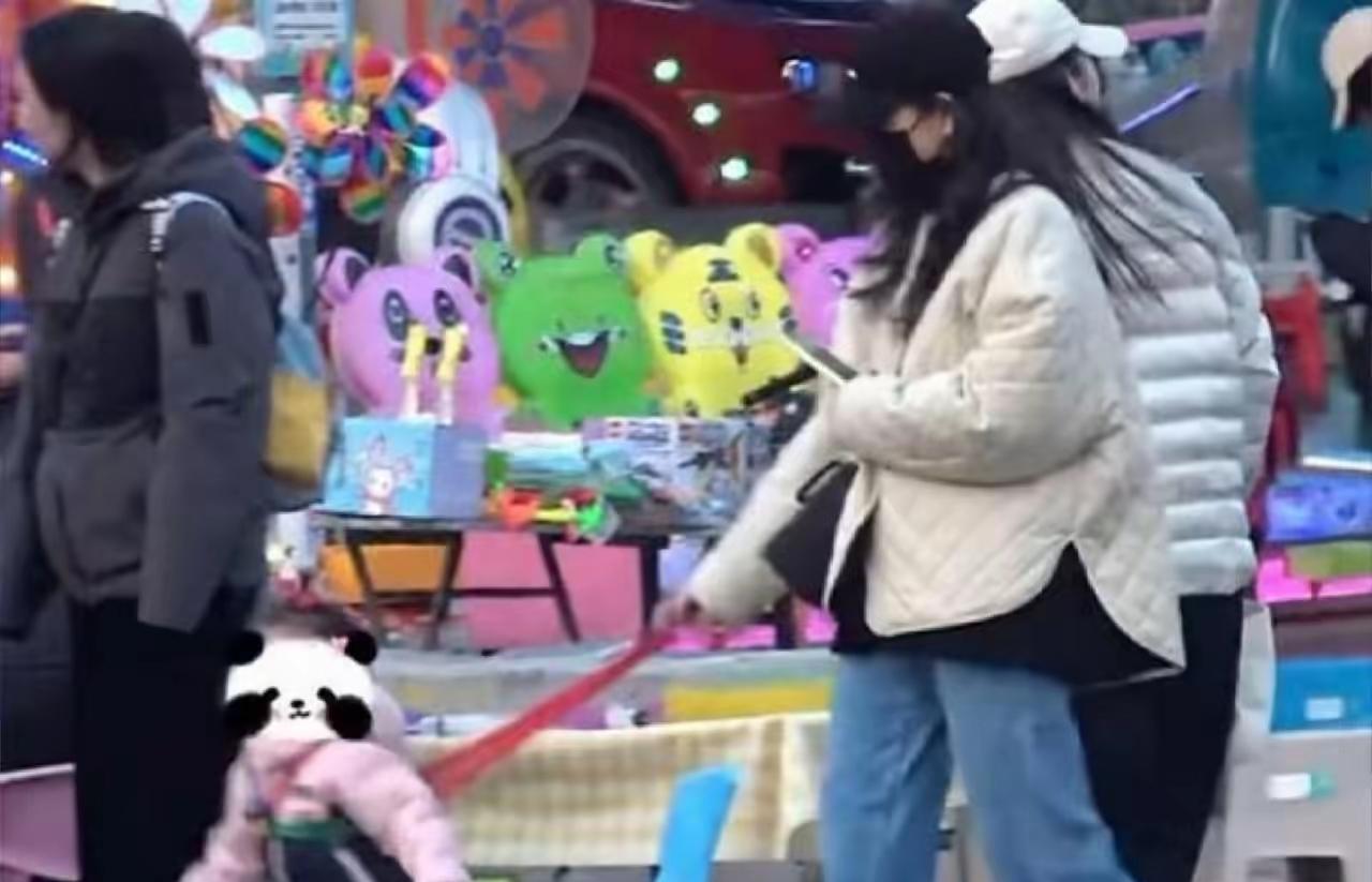王鸥未婚生育官宣。

几天过去，还在热搜上挂着。

普通人没有她的钱和资源，但同