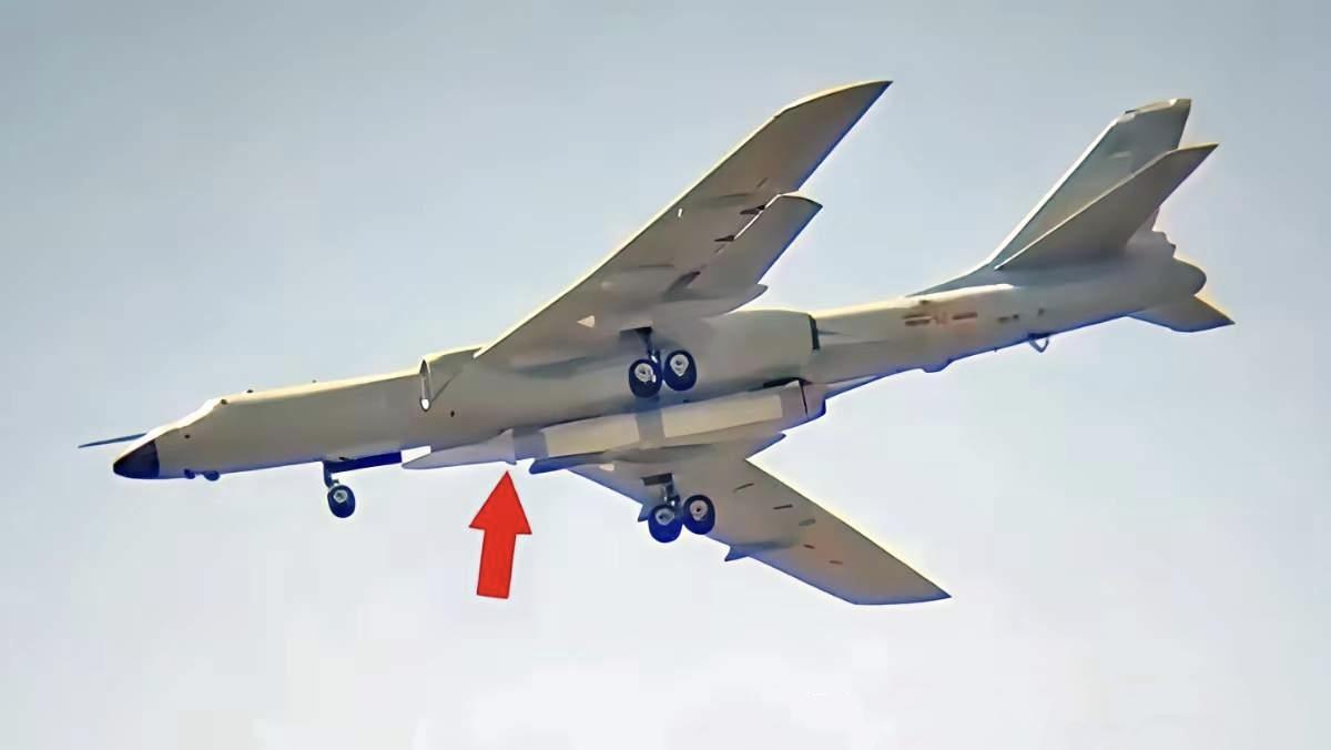 前几年轰-6K“挂一颗”的时候，外界还以为是空射型战术弹道导弹，甚至有网友觉得是