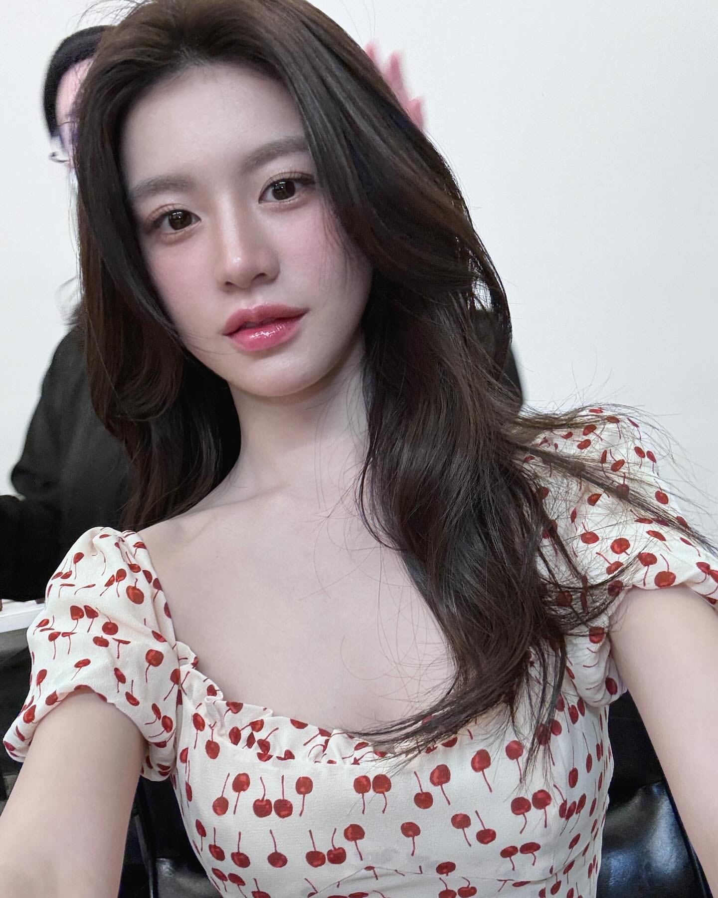 高允真🏷️ins:goyounjung 