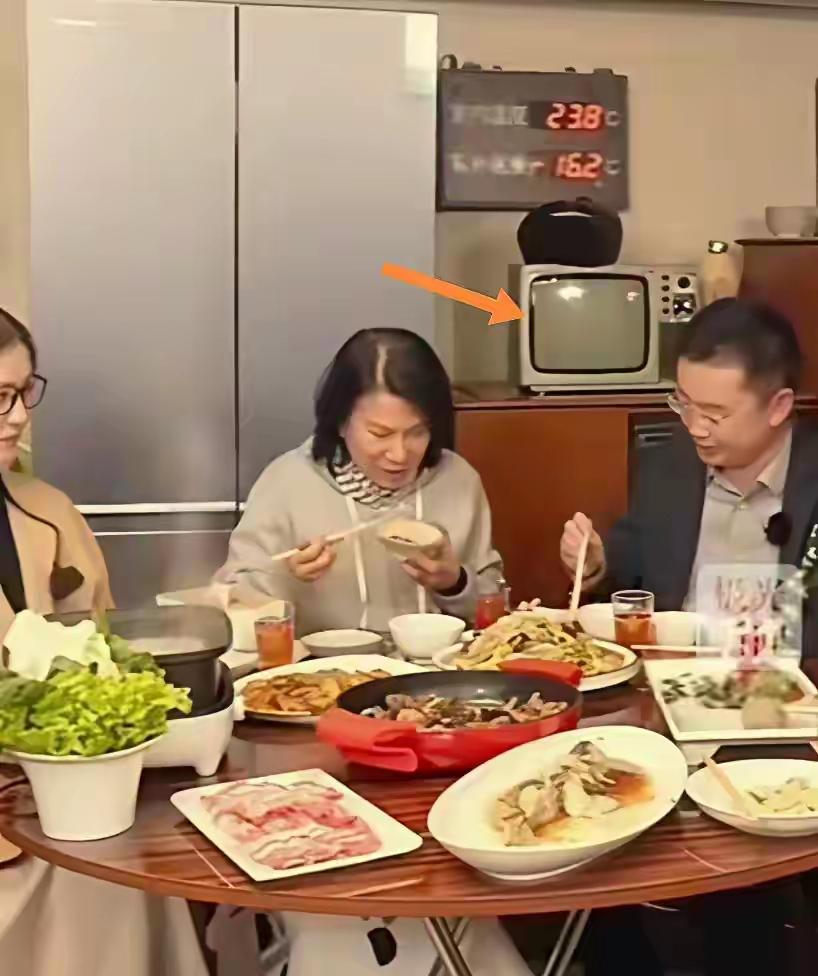 董明珠好低调！她是商业界的天花板，更是女性的天花板！
近日:董明珠在黑龙江的轨迹