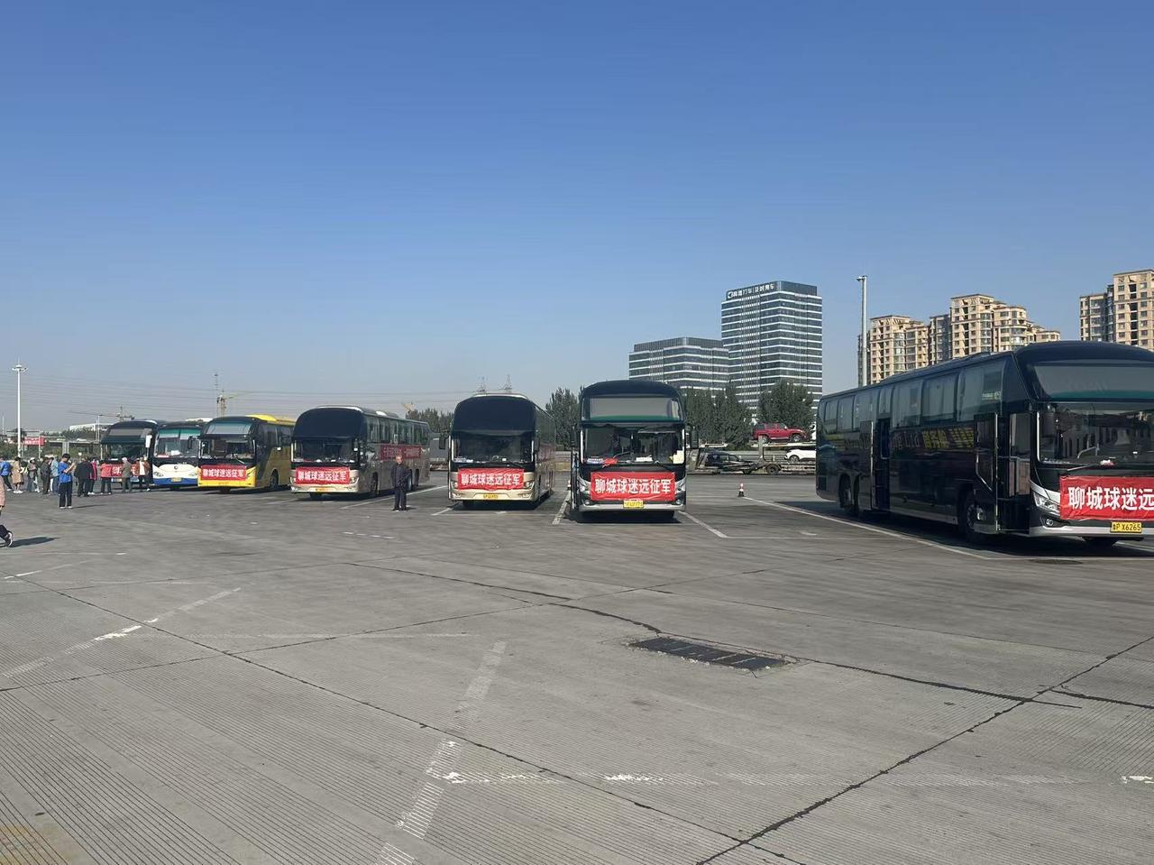聊城球迷远征军！2026齐鲁超级联赛半决赛首回合今晚就要打响，聊城传奇农商行队客