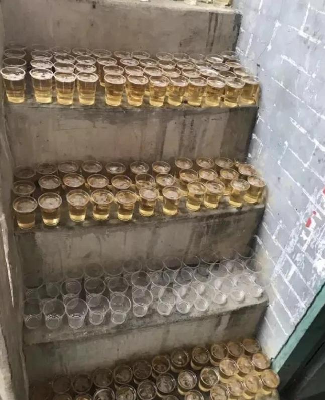 这是要结婚还是结拜？新郎走得上去算我输