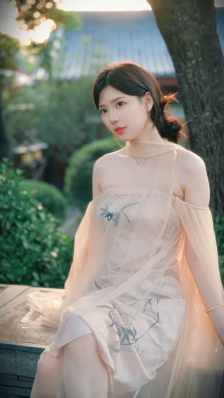 走过来，正面来。好了，够了，可以了。