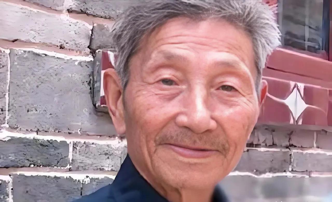 他荣获10次一等功、12次二等功，军功章56枚，曾率部夜袭日军炮楼，炸毁日军机场