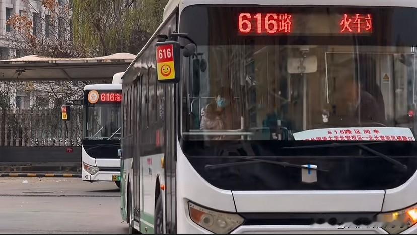 西安公交线路调整预告：
1. 31路开往铁一中东校区方向改经经九路、青龙路行驶（