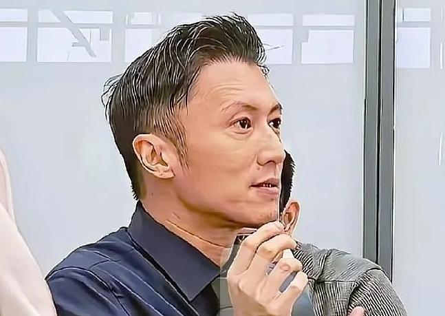 猜猜这是哪个大明星的同居男友？提示，2个孩子他爹。