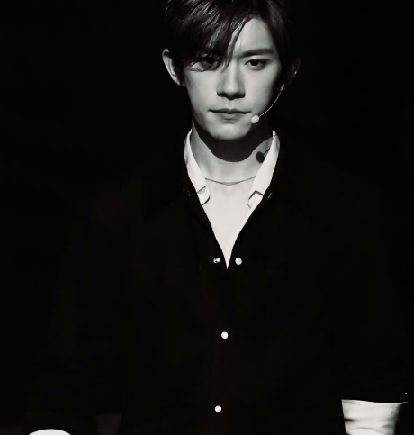 易烊千玺怎么没有男人魅力了 ​​​