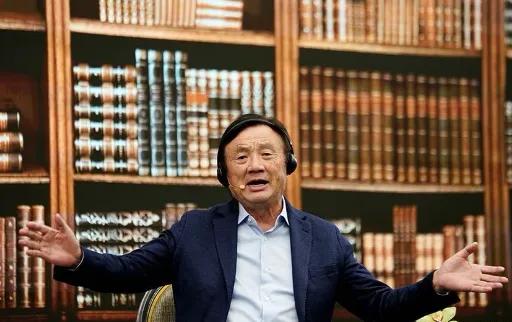 9月21日晚，南开大学新闻与传播学院院长刘亚东与华为公司创始人任正非。今年7月7